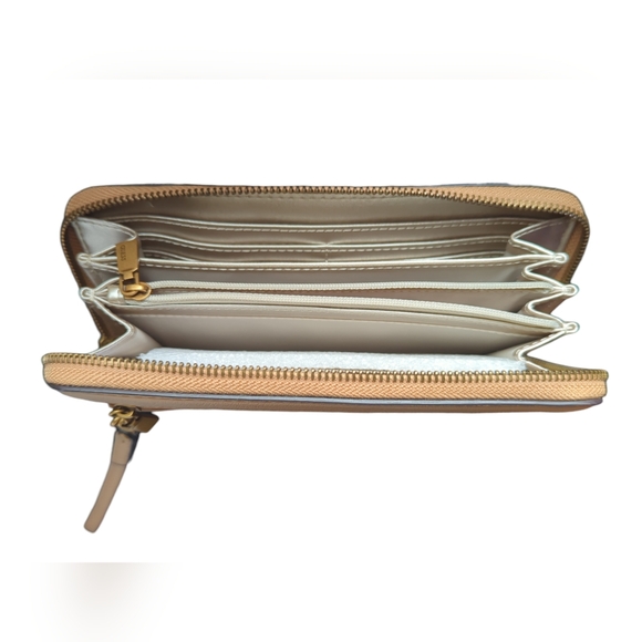 #53 - GUESS Los Angeles Wallet - Picture 3 of 7